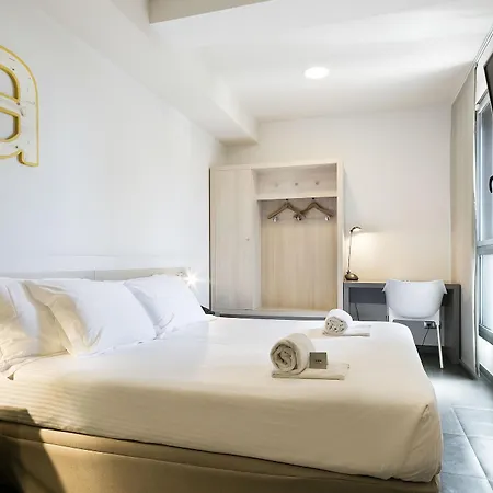 Laumon Hotel